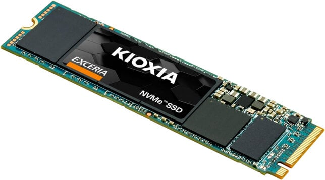 KIOXIA Exceria NVMe SSD, czarno-srebrny, z elementami elektronicznymi.