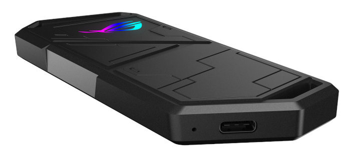 Czarny dysk twardy SSD o unikalnym designie. Widoczny jest port USB. Logo ROG znajduje się na górze.