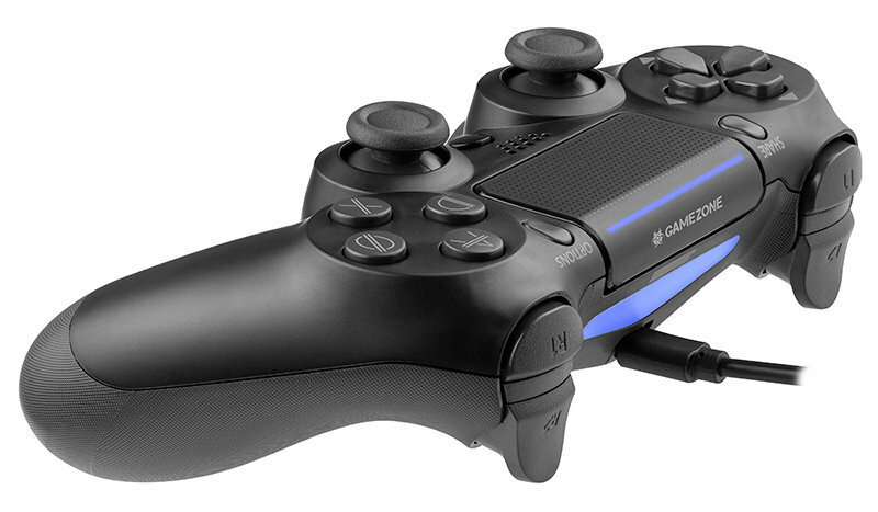 Czarny kontroler do gier z przyciskami i podłączonym kablem.