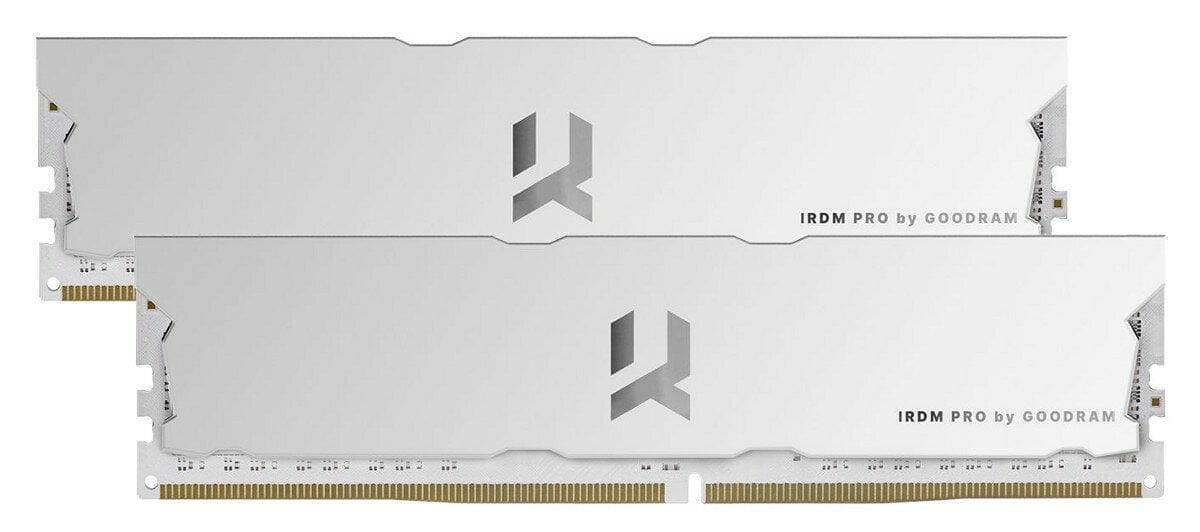 Dwa białe moduły RAM z logo 'IRDM PRO by GOODRAM'. Leżą obok siebie.