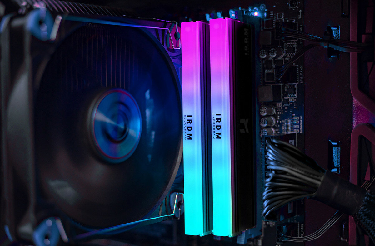 Pamięć RAM GOODRAM IRDM RGB DDR4 16GB 3600MHz CL18 IRG-36D4L18S/16GDC
