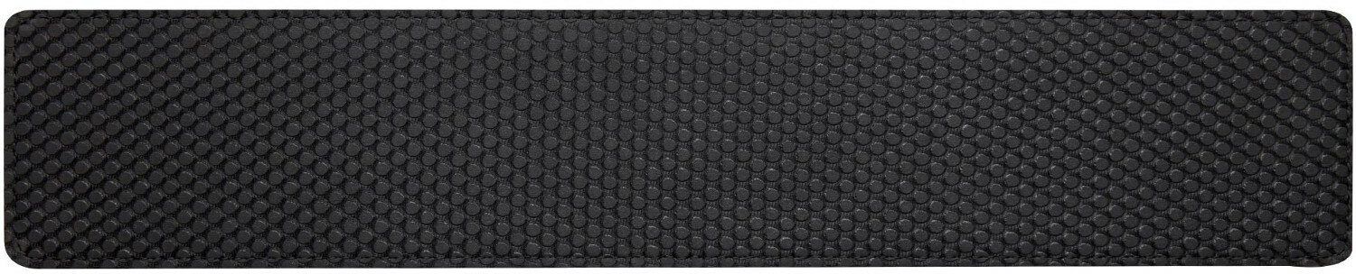 Czarna podkładka pod mysz o teksturowanej powierzchni, w kształcie prostokąta.