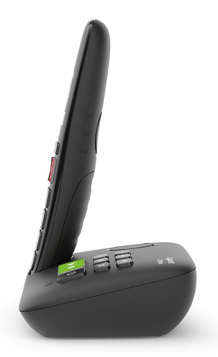 Czarny telefon bezprzewodowy na podstawie, widok z boku. Widoczne przyciski i zielony przycisk.