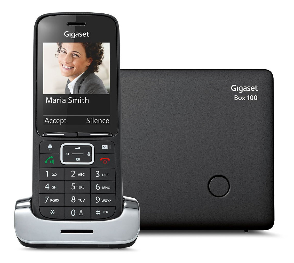 Czarny telefon z twarzą kobiety na ekranie i czarną stacją bazową.