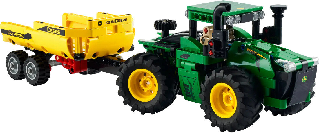 Zielony i żółty traktor Lego John Deere z przyczepą.