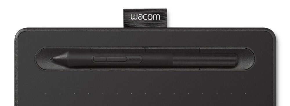 Czarny tablet Wacom z piórem w gnieździe.