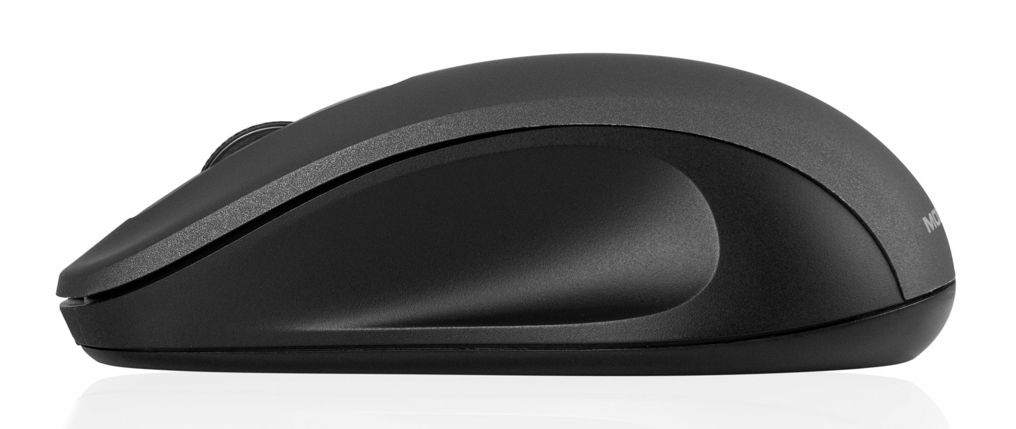 Czarna mysz, widok z boku, na białym tle. Mysz jest elegancka i nowoczesna.