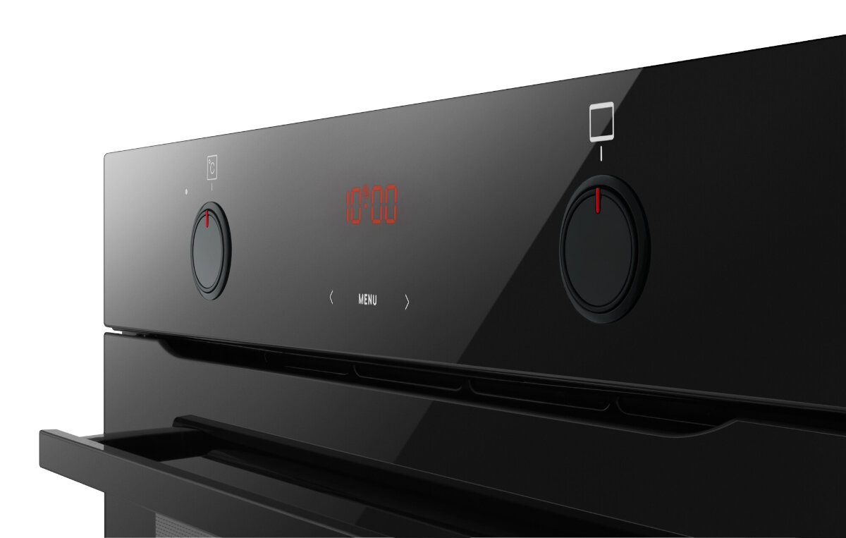 Zbliżenie czarnego panelu sterowania piekarnika z czerwonym wyświetlaczem cyfrowym i dwoma pokrętłami.