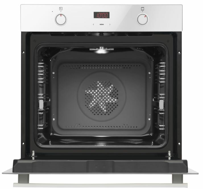 Otwarty piekarnik pokazuje wnętrze z wentylatorem i cyfrowym zegarem u góry.