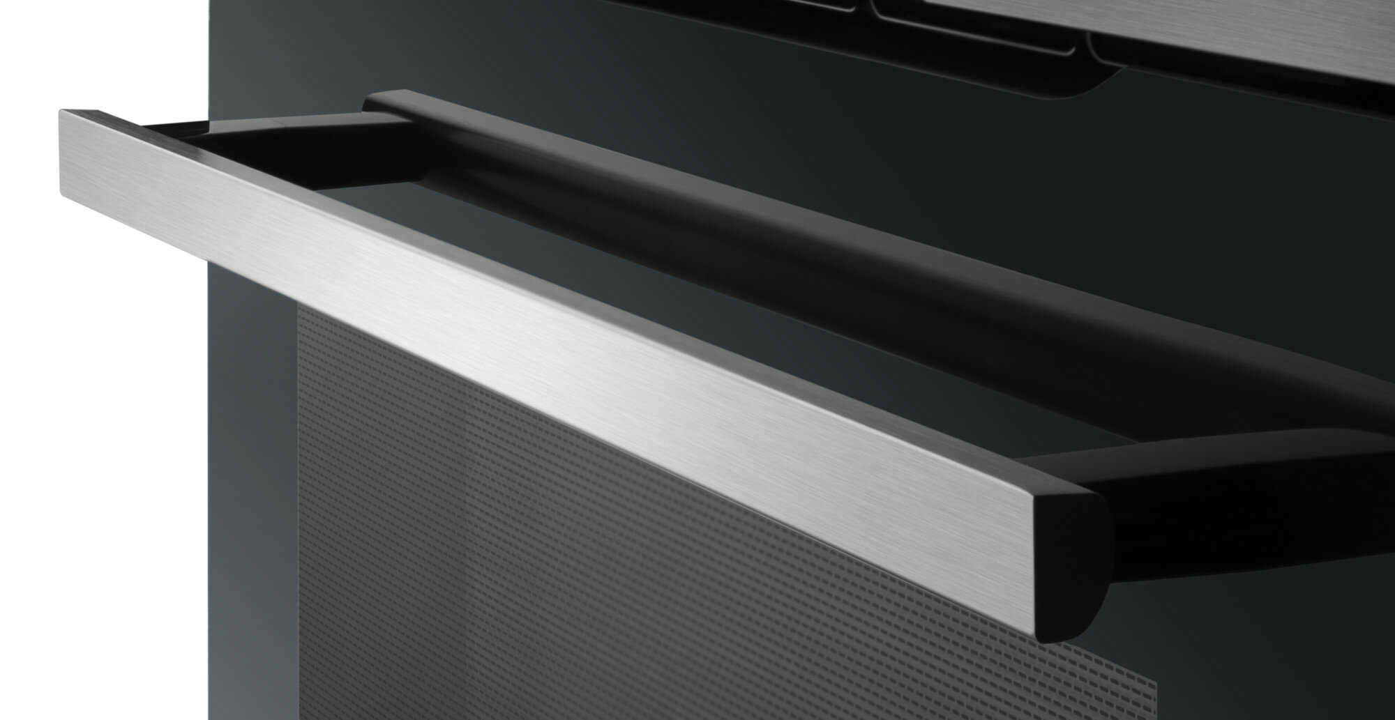 Uchwyt piekarnika ze stali nierdzewnej, z czarnym panelem drzwi. Ciemne tło.