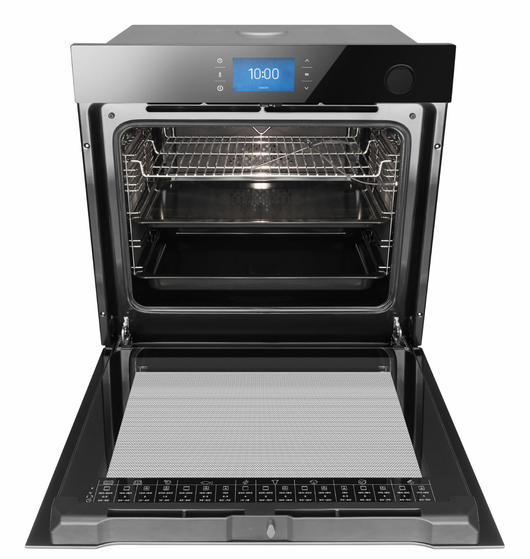 Otwarta komora piekarnika z tacami. Piekarnik wyświetla czas i posiada różne elementy sterujące.