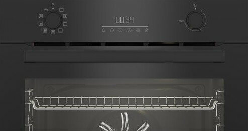 Czarny piekarnik z cyfrowym wyświetlaczem '00:34'. Posiada pokrętła i wewnętrzny ruszt widoczny przez szklane drzwi.