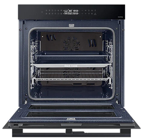 Otwarty czarny piekarnik, z Dual Cook. Cyfrowy wyświetlacz u góry.