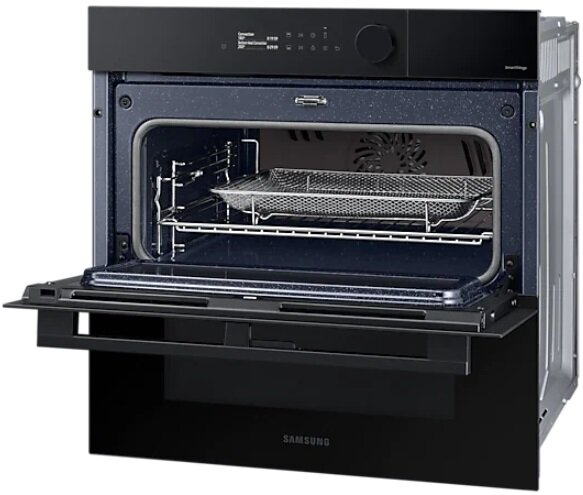 Czarny piekarnik Samsung z otwartymi drzwiami.