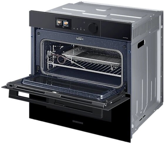 Piekarnik Samsung z otwartymi drzwiami, pokazujący wnętrze i panel sterowania.