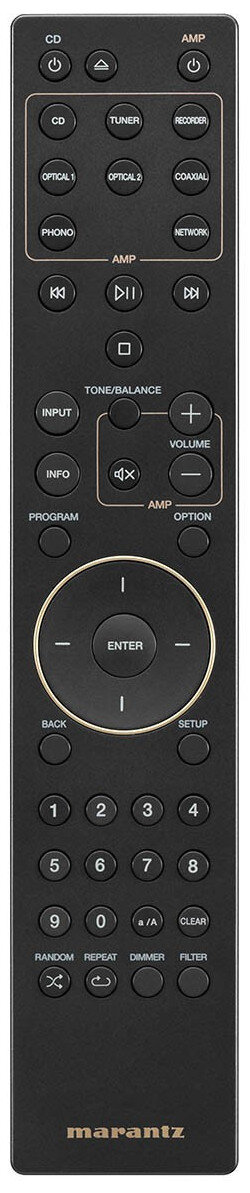 Czarny pilot Marantz z wieloma przyciskami. Przyciski mają etykiety.