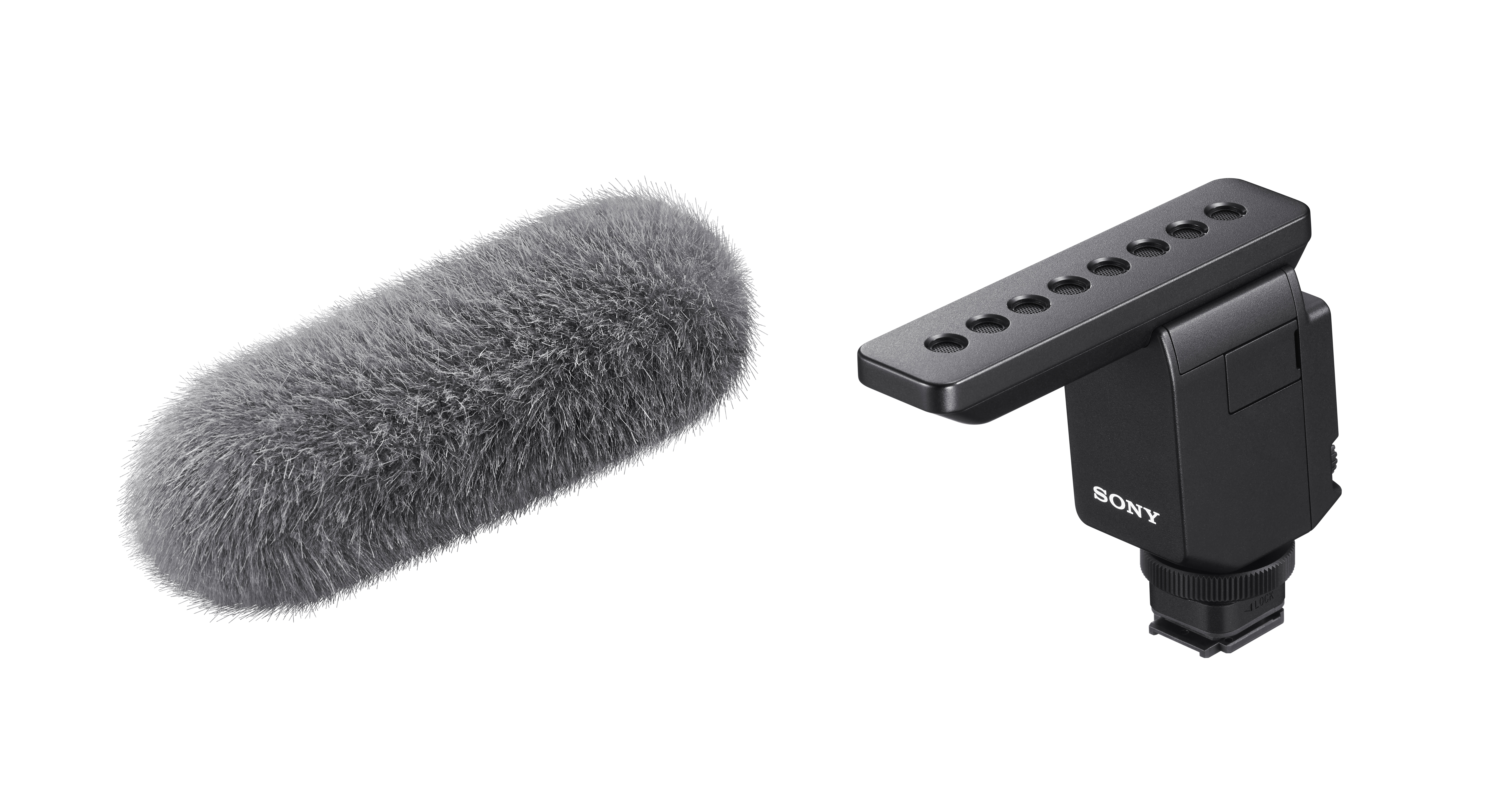 Un couvercle de microphone en fourrure et un support de caméra noir avec le logo Sony.