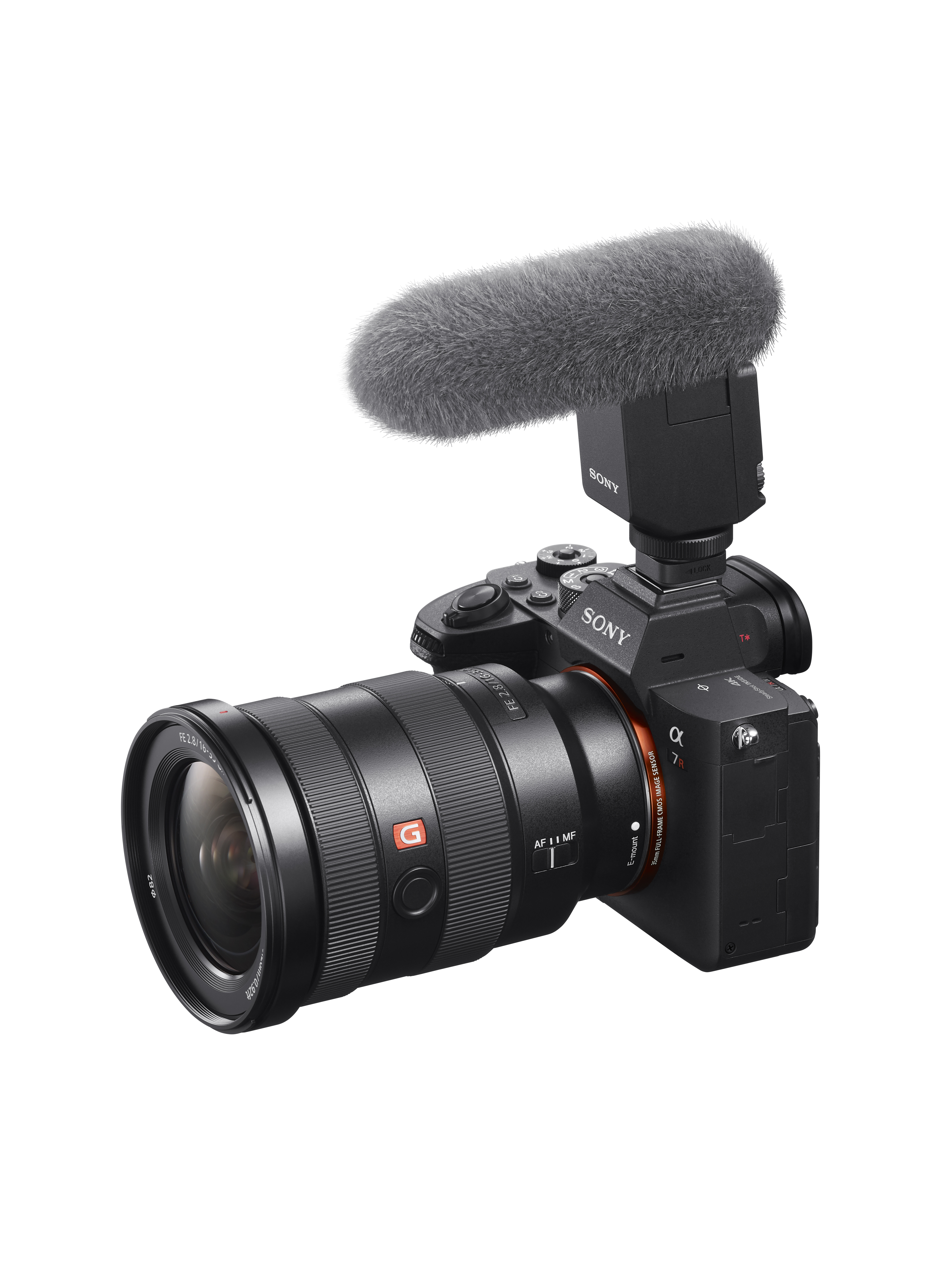 Appareil photo noir avec microphone, objectif et flash attachés sur fond blanc.