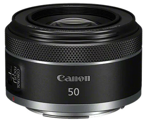 Czarny obiektyw Canon 50mm ze srebrnymi akcentami. Obiektyw ma pierścień kontroli ostrości.