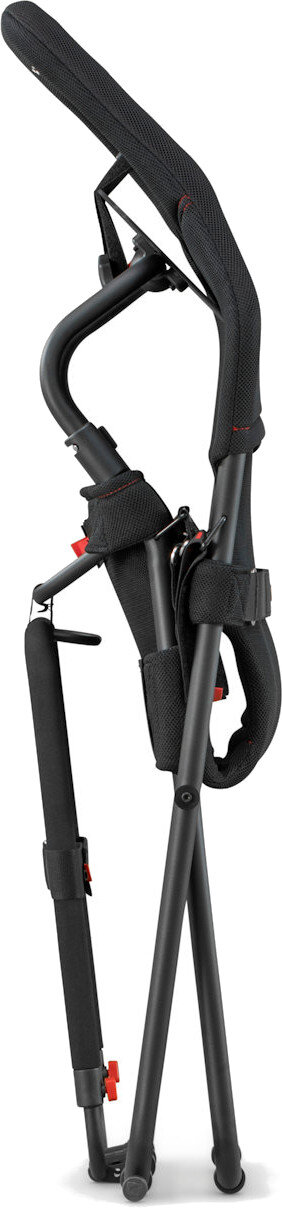 Złożony wózek, czarna rama, czerwone akcenty, kompaktowa konstrukcja, na białym tle.