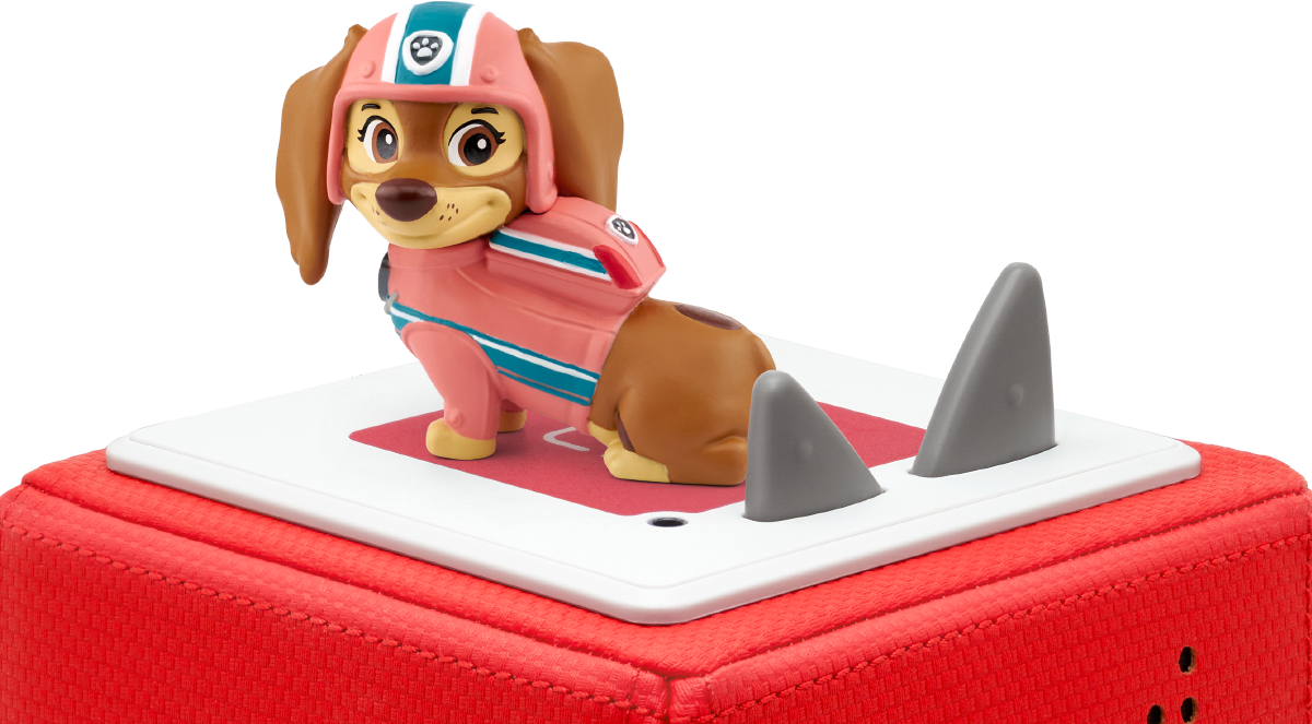 Un personaggio di Paw Patrol, Skye, in un giocattolo a forma di aereo su una base rossa con pinne di squalo.