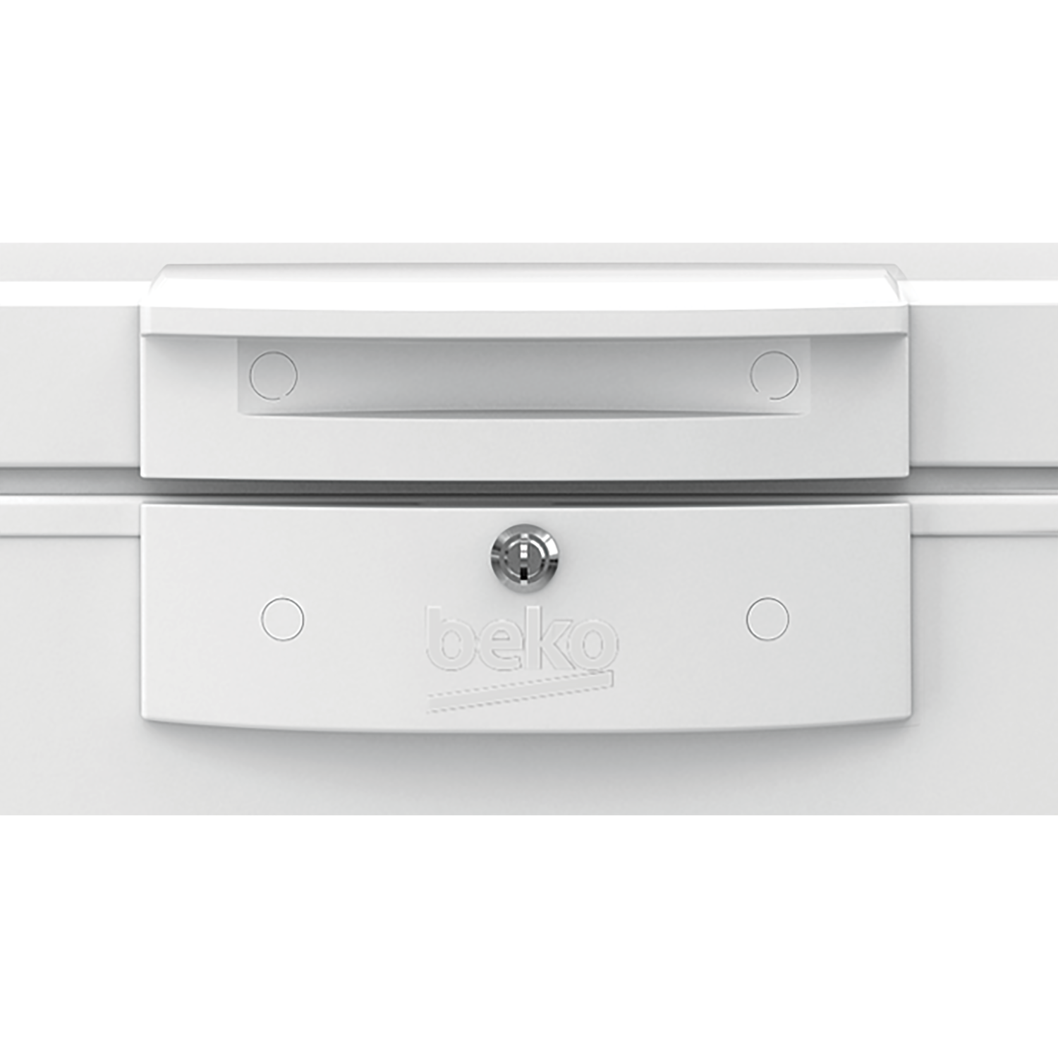 Witte vriezerdeur met zwarte handgreep en Beko-logo. Een sleutelgat is zichtbaar.