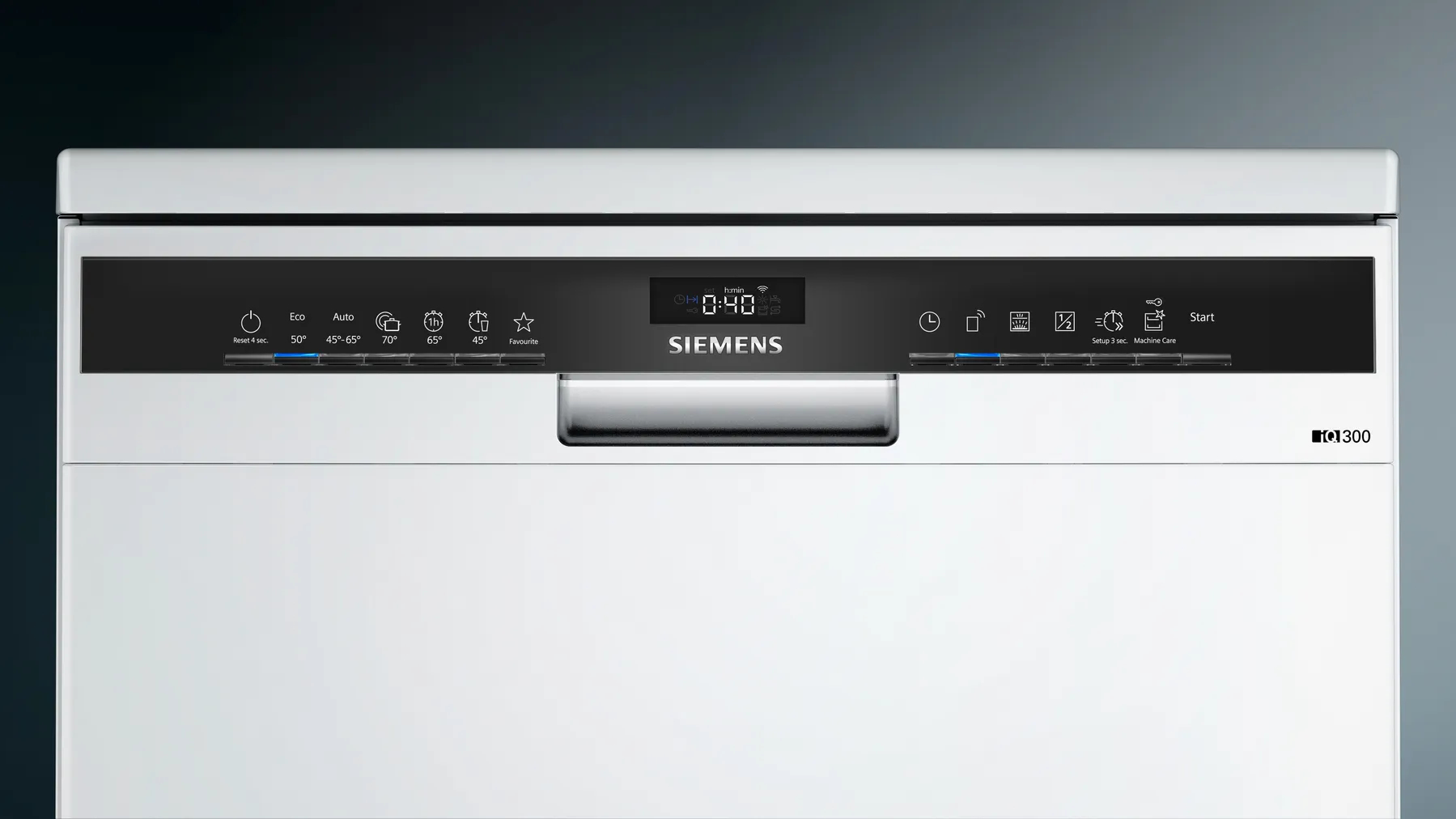 Panel de control de lavavajillas blanco con pantalla y botones negros, logo Siemens.