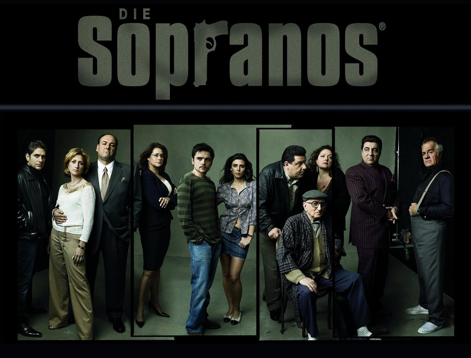 Gruppenfoto der Sopranos-Besetzung. Der Titel 'Die Sopranos' steht über der Gruppe.