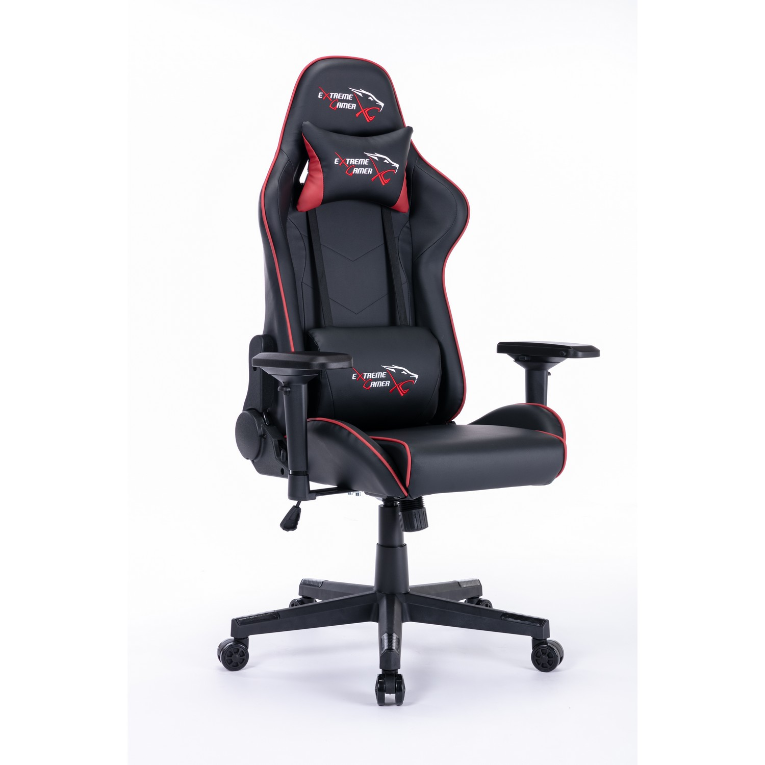 Chaise gaming noire et rouge sur fond blanc. La chaise a un logo.
