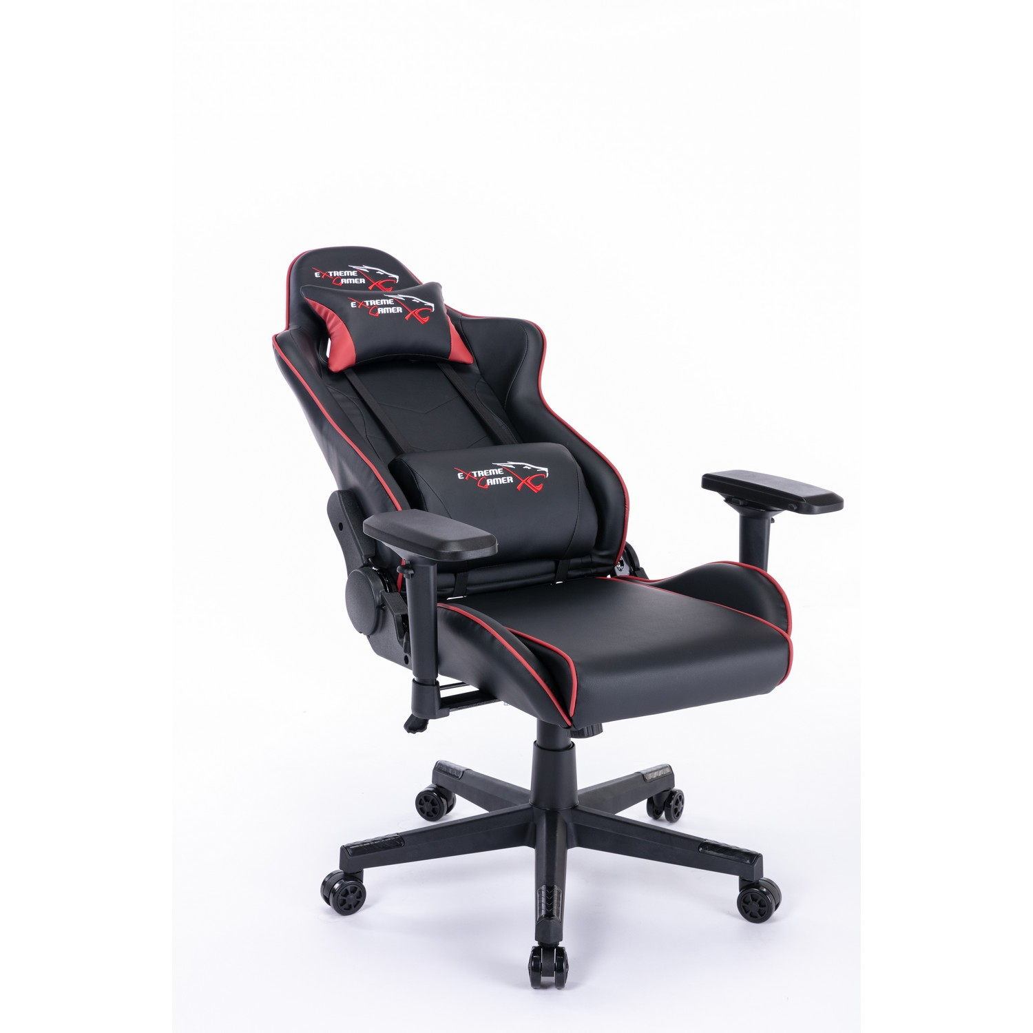 Une chaise de jeu noire et rouge sur fond blanc.
