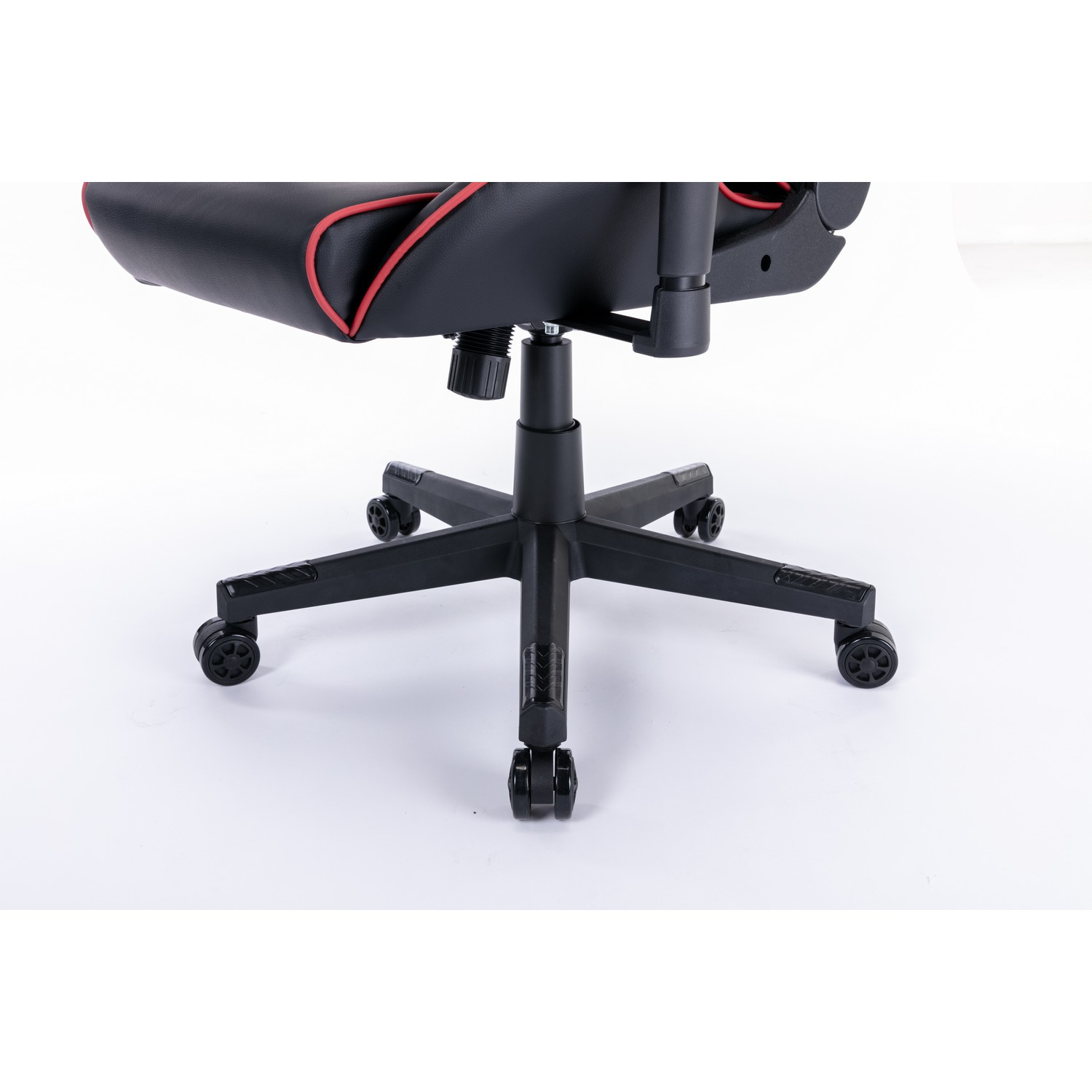 Base de chaise de jeu noire. Roues noires et colonne centrale noire.