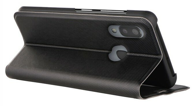 Czarna obudowa na telefon z klapką, teksturą karbonu i tylnym aparatem.