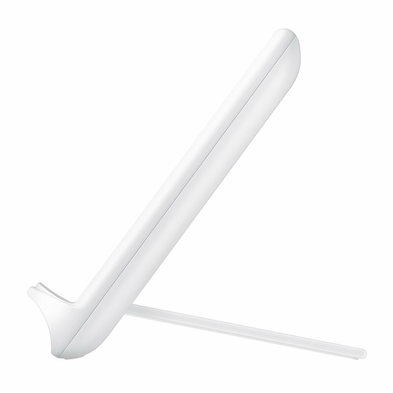 Biały stojak na telefon, ustawiony pod kątem, z nogą podtrzymującą i białym tłem.