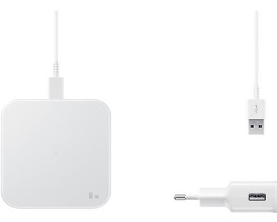 Biała ładowarka bezprzewodowa, biały kabel ładujący i biały zasilacz, wszystkie od Samsunga.