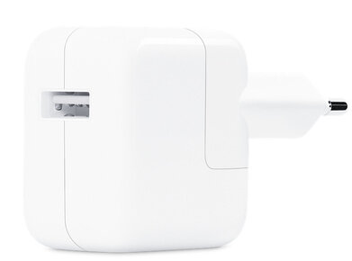 Biała ładowarka Apple z wtyczką.