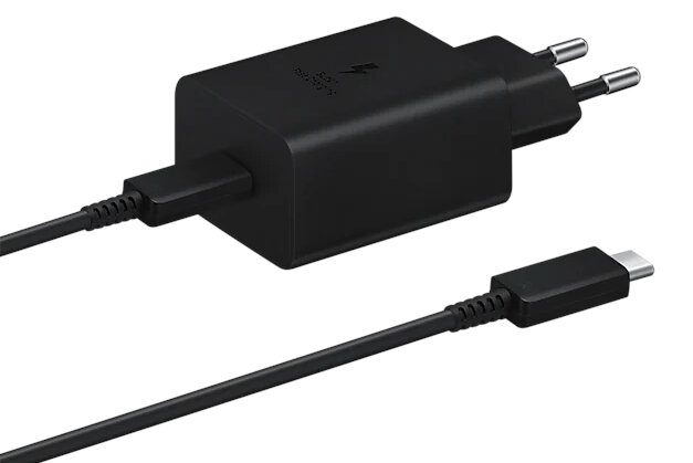 Czarna ładowarka Samsung z czarnym kablem. Widoczne złącze USB-C.