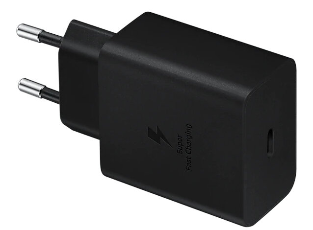 Czarny adapter Samsung Super Fast Charging z portem USB-C, białe tło.