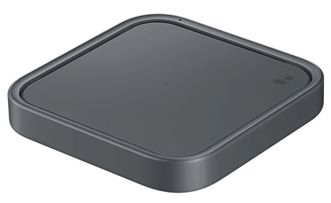 Przekrój czarnej ładowarki samochodowej ze szczegółami płytki drukowanej.