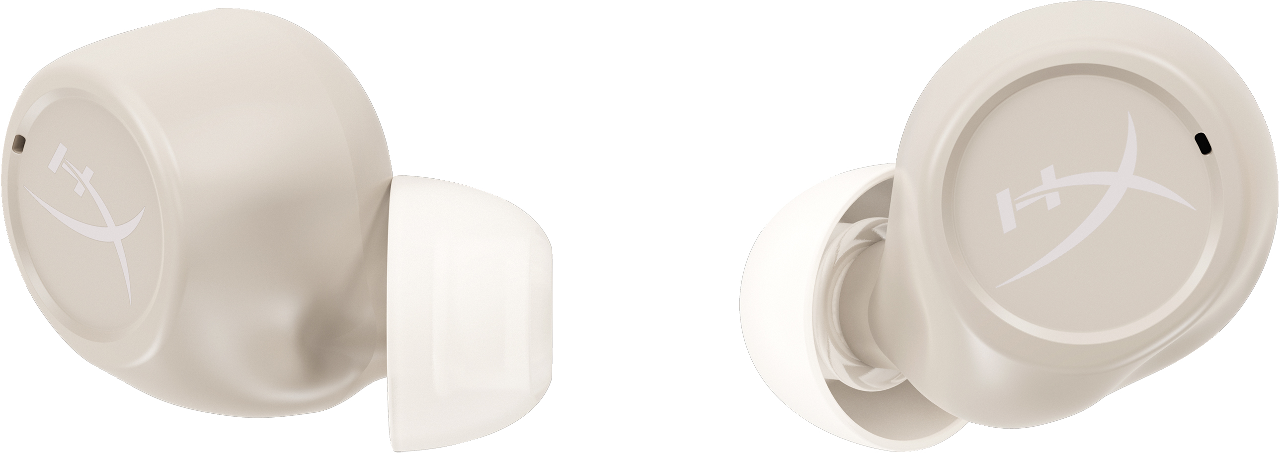 Zwei beige kabellose HyperX-Ohrhörer. Einer zeigt das Logo.