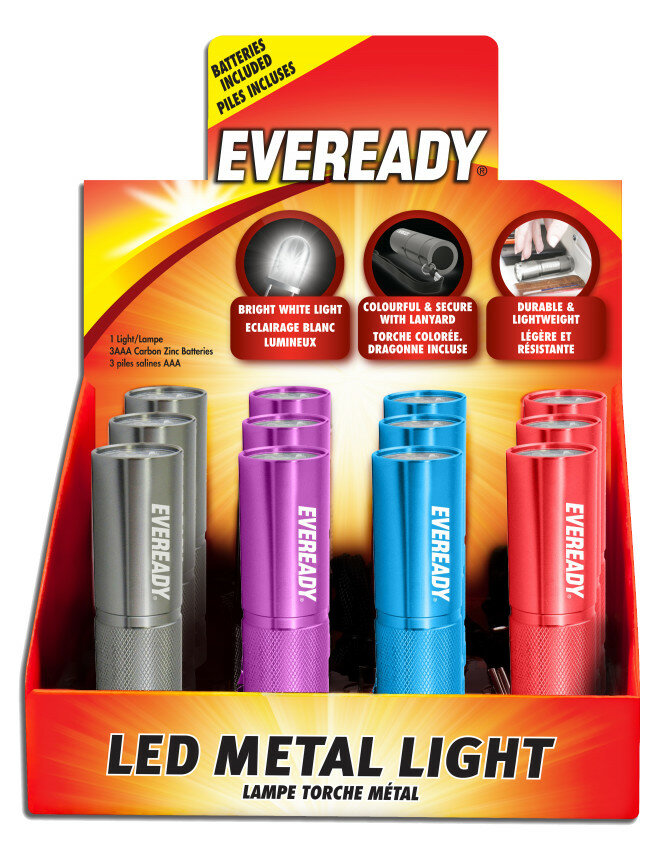 Ekspozycja metalowych latarek LED Eveready w różnych kolorach, z informacjami o produkcie.