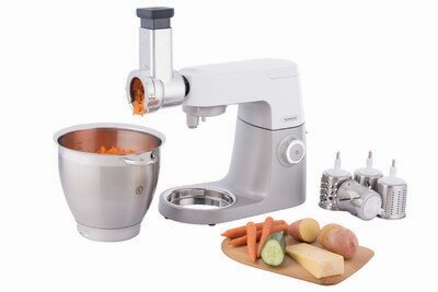 Urządzenie kuchenne z robotem kuchennym, miską i przystawkami do krojenia z warzywami.