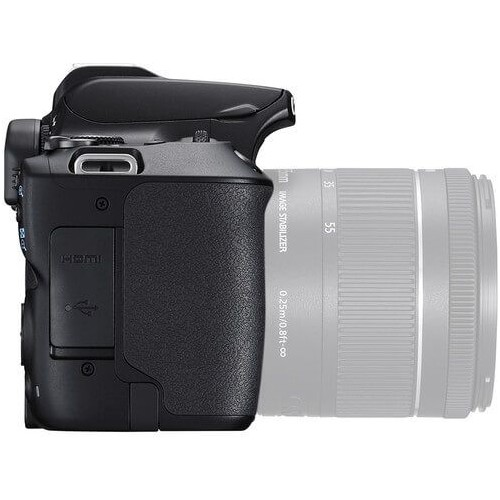 Bir lens takılı siyah bir kamera.