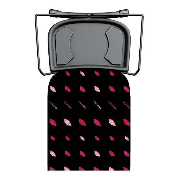 Deska do prasowania z czarnym pokrowcem we wzór warg i ciemnoszarym blatem.