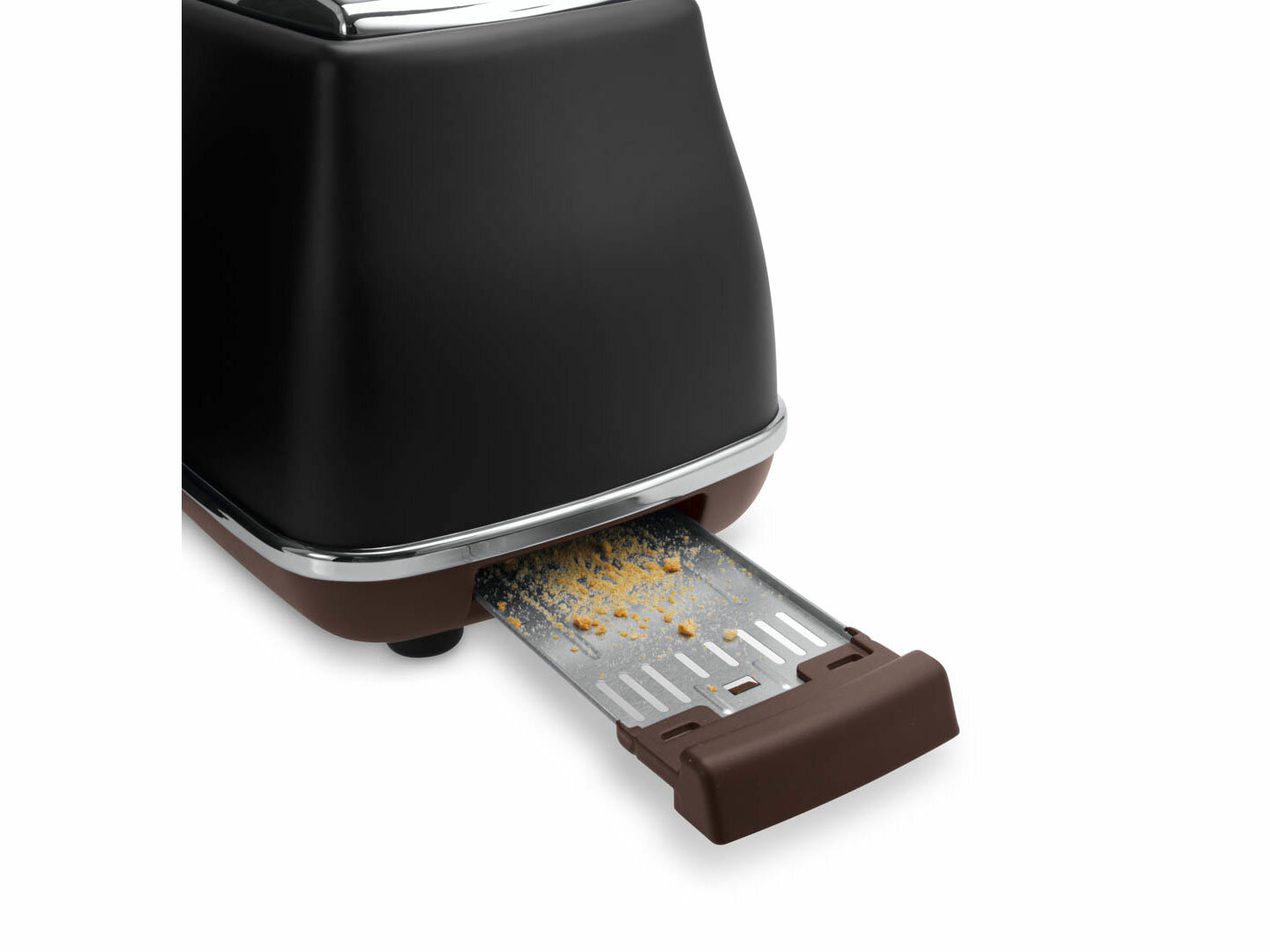 Czarny toster z brązową tacką na okruchy. Tacka na okruchy jest wyciągnięta.
