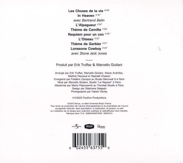 Gedruckter Text auf weißem Hintergrund. Text enthält Songtitel, Credits und Copyright.