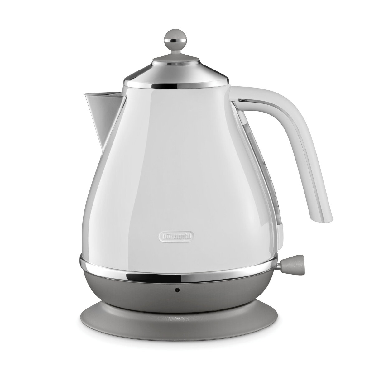 Biały i szary czajnik De'Longhi stoi na podstawce.