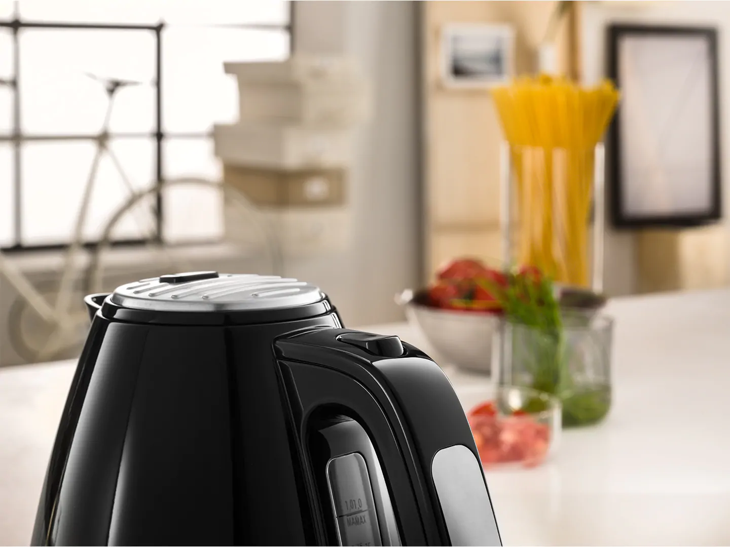 Czajnik DE LONGHI KBLA 2000.BK Active Line