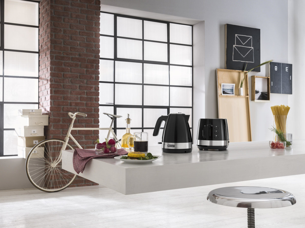 Czajnik DE LONGHI KBLA 2000.BK Active Line