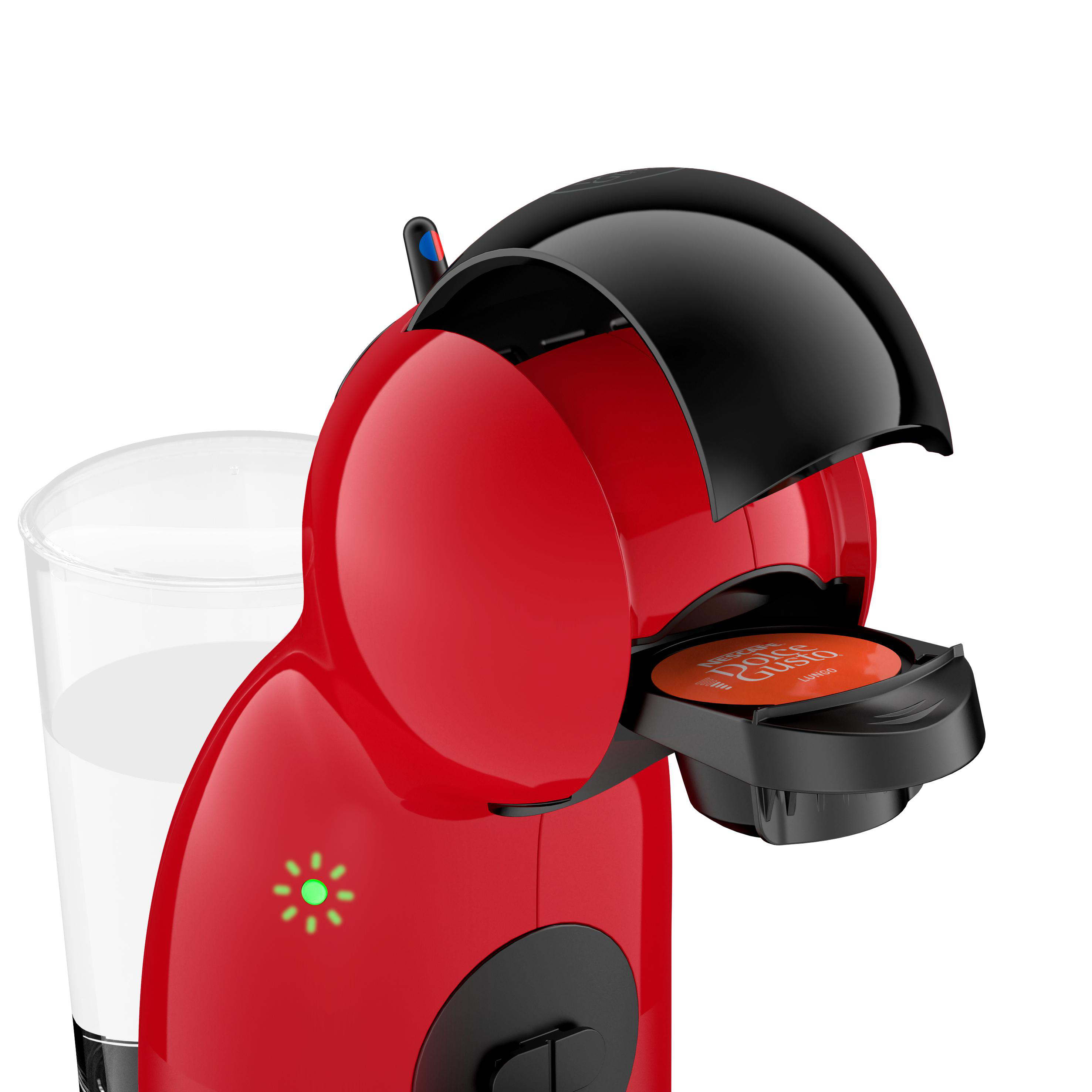 Rote Dolce Gusto Kaffeemaschine mit schwarzem Oberteil und Kaffeepad. Ein Glas links.