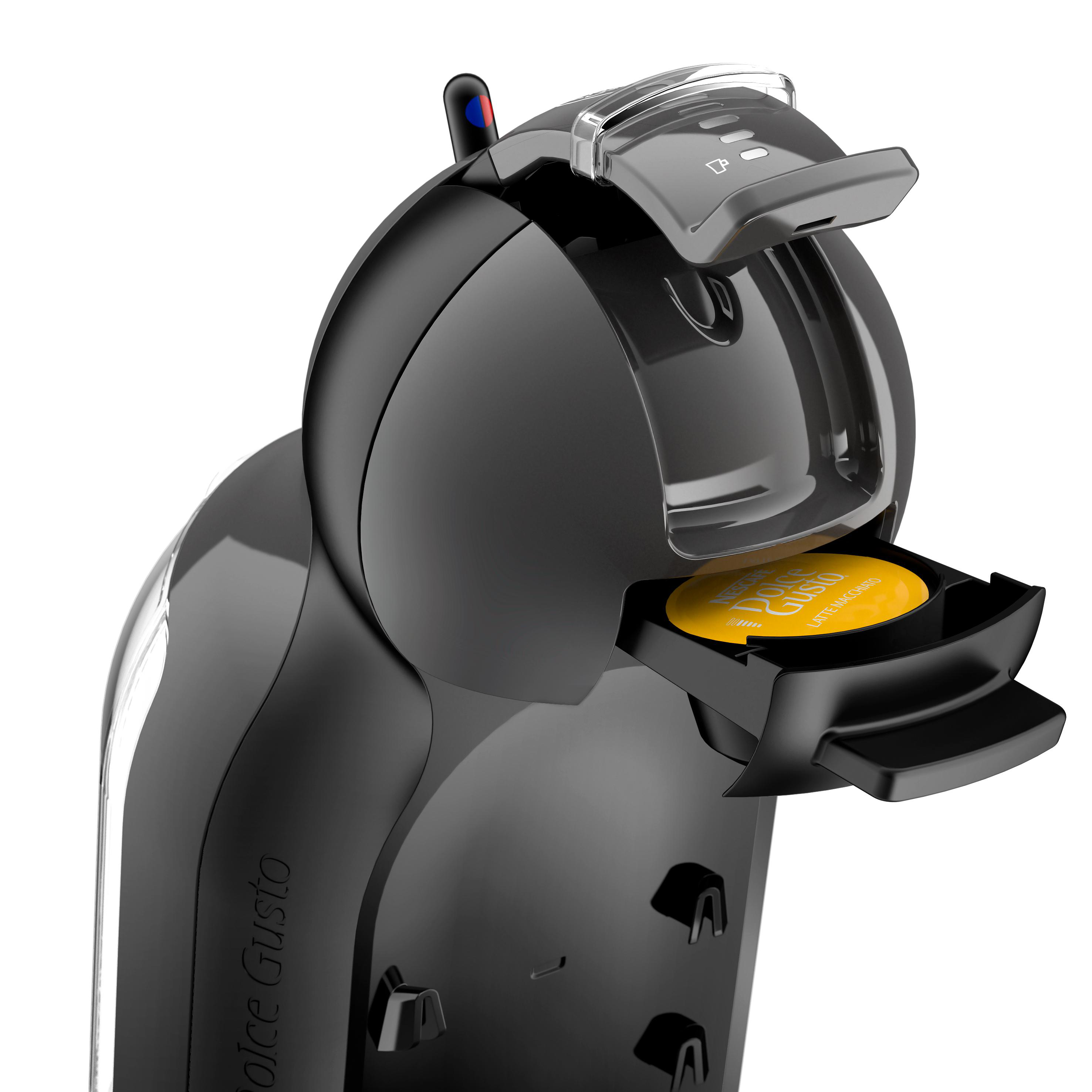 Eine schwarze Dolce Gusto Kaffeemaschine mit einer gelben Kaffeekapsel im Fach.